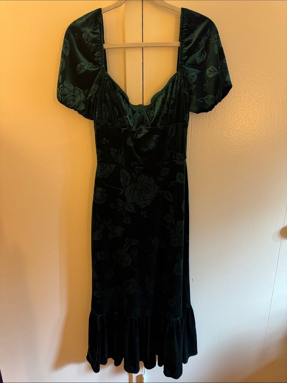 Dark Green Velvet Midi Dress with Puff Sleeves